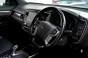 Used 2020 Mitsubishi Outlander Dynamic Grey - Interior and Exterior details 6