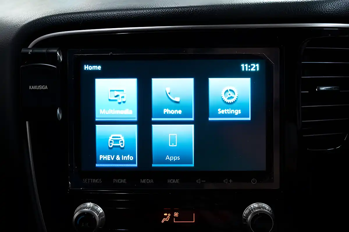 Used 2020 Mitsubishi Outlander Dynamic Grey - Interior and Exterior details 8