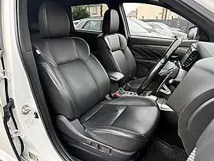 Used 2020 Mitsubishi Outlander Dynamic White - Interior and Exterior details 12