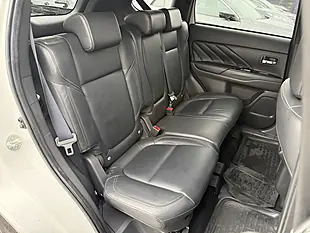 Used 2020 Mitsubishi Outlander Dynamic White - Interior and Exterior details 14