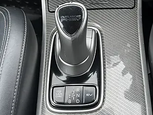 Used 2020 Mitsubishi Outlander Dynamic White - Interior and Exterior details 17