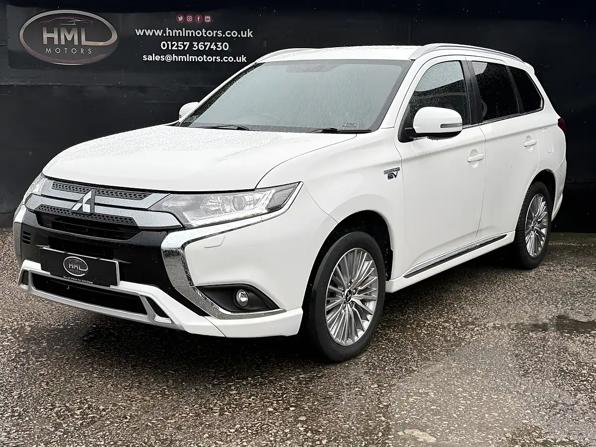 Used 2020 Mitsubishi Outlander Dynamic White - Interior and Exterior details 2
