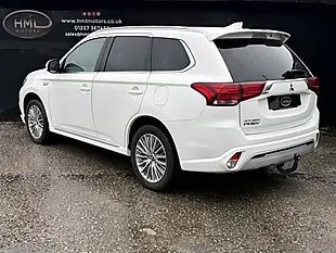 Used 2020 Mitsubishi Outlander Dynamic White - Interior and Exterior details 4