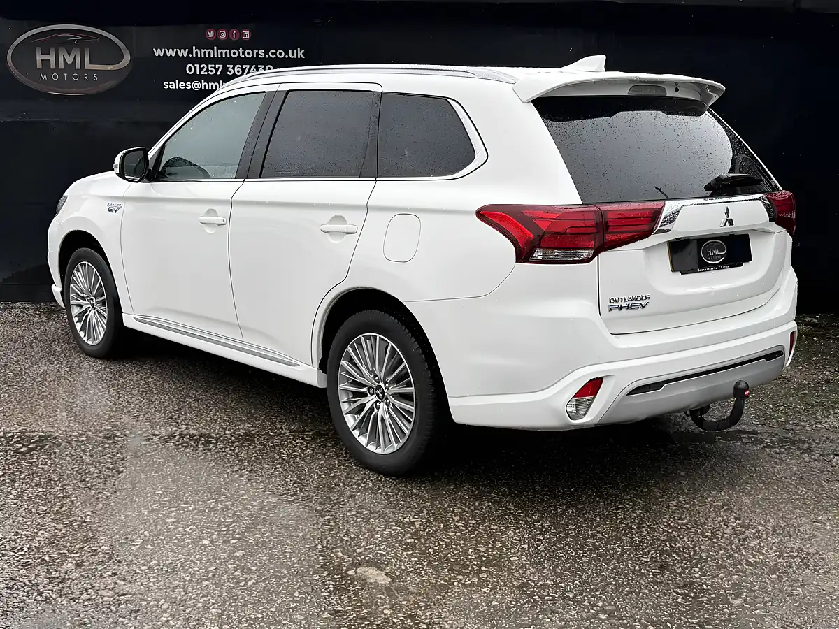 Used 2020 Mitsubishi Outlander Dynamic White - Interior and Exterior details 4