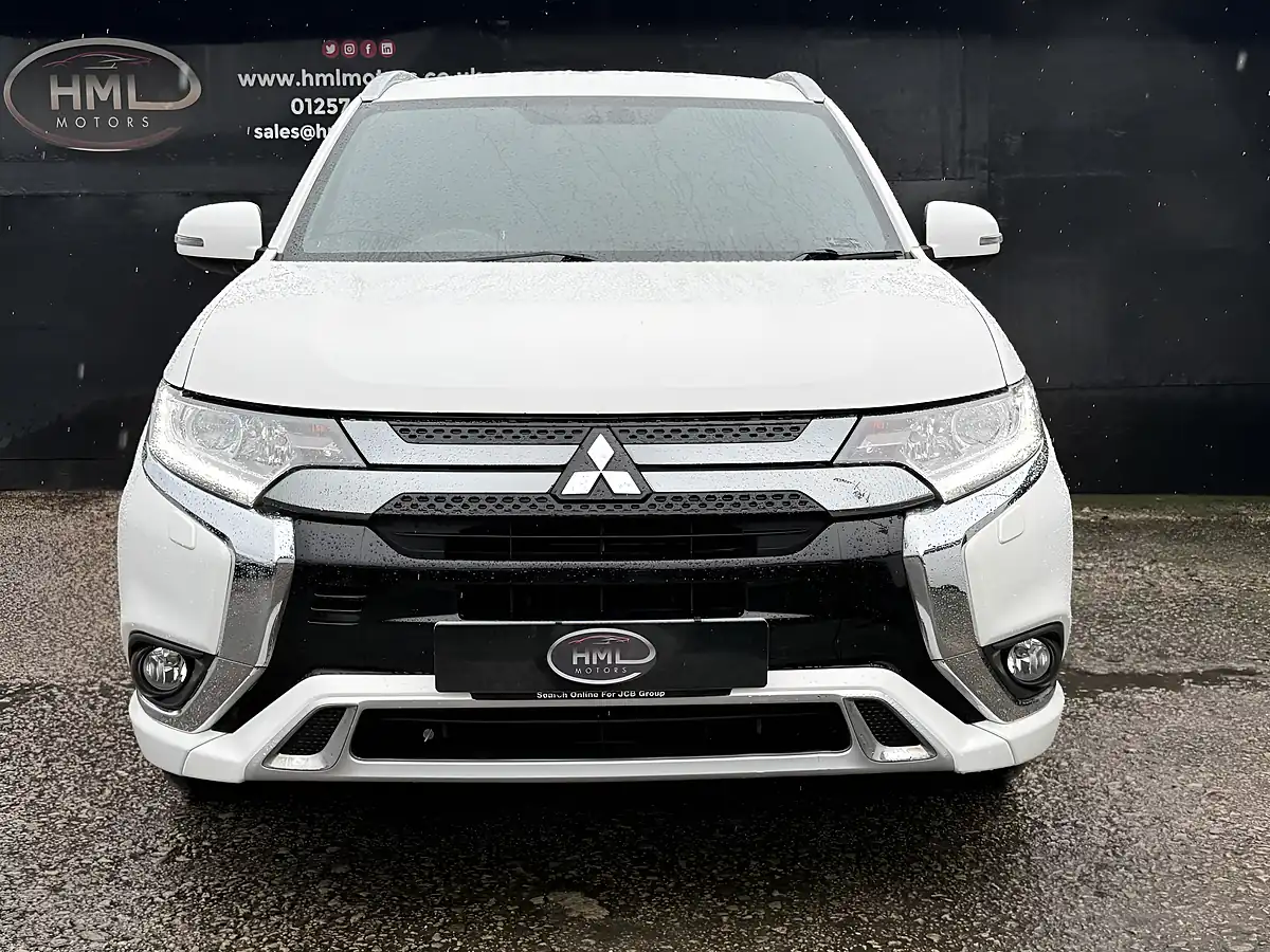 Used 2020 Mitsubishi Outlander Dynamic White - Interior and Exterior details 5