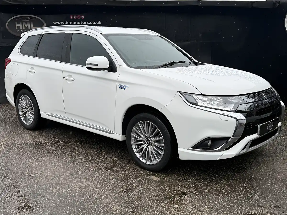 Used 2020 Mitsubishi Outlander Dynamic White - Interior and Exterior details 6