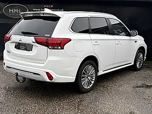 Used 2020 Mitsubishi Outlander Dynamic White - Interior and Exterior details 8