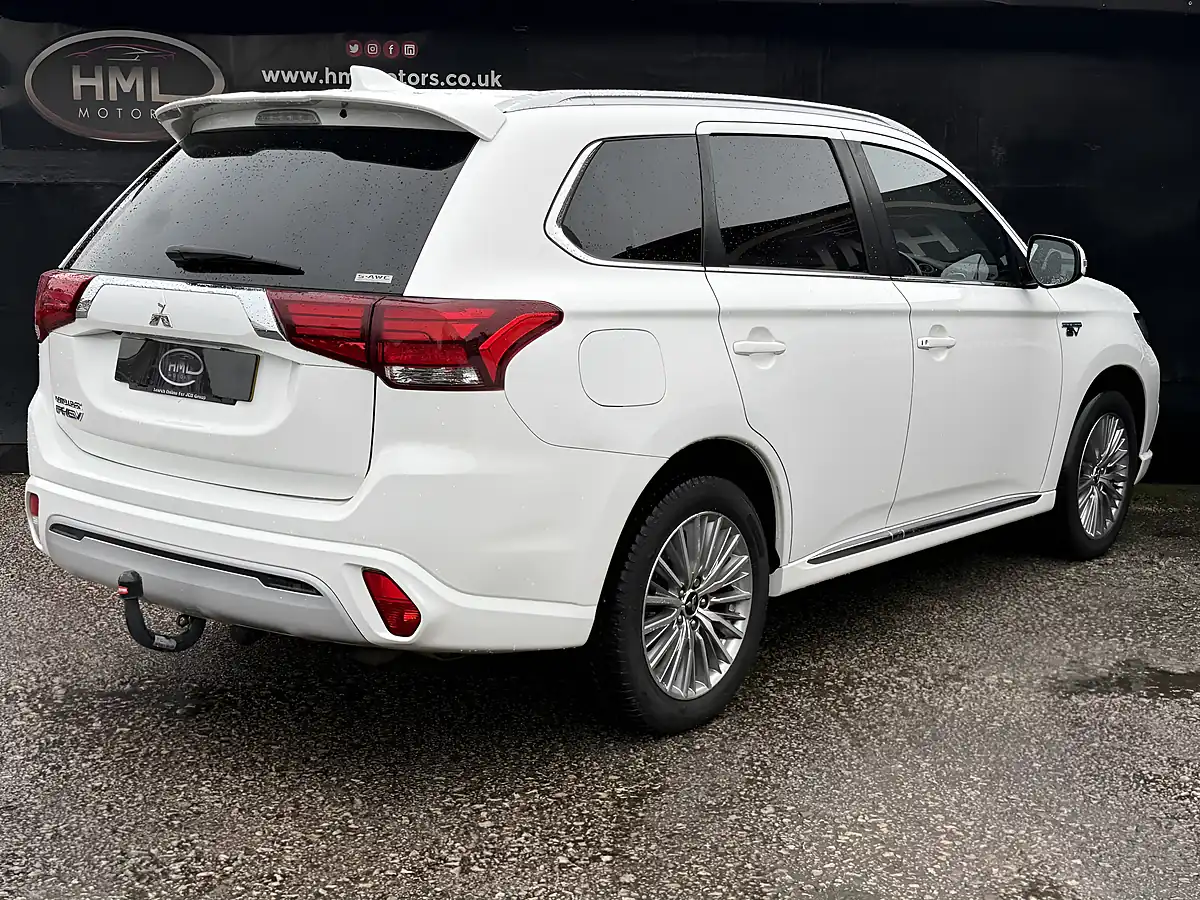 Used 2020 Mitsubishi Outlander Dynamic White - Interior and Exterior details 8