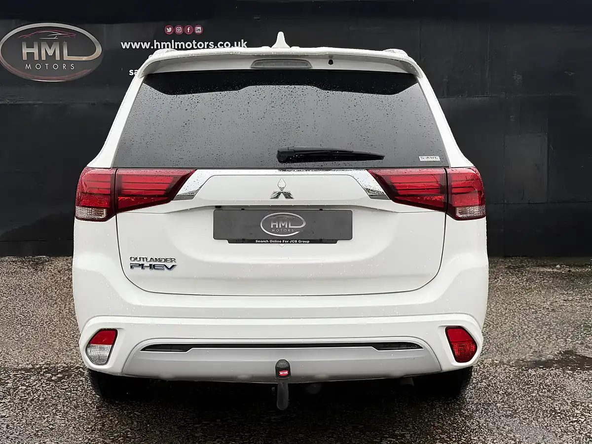 Used 2020 Mitsubishi Outlander Dynamic White - Interior and Exterior details 9
