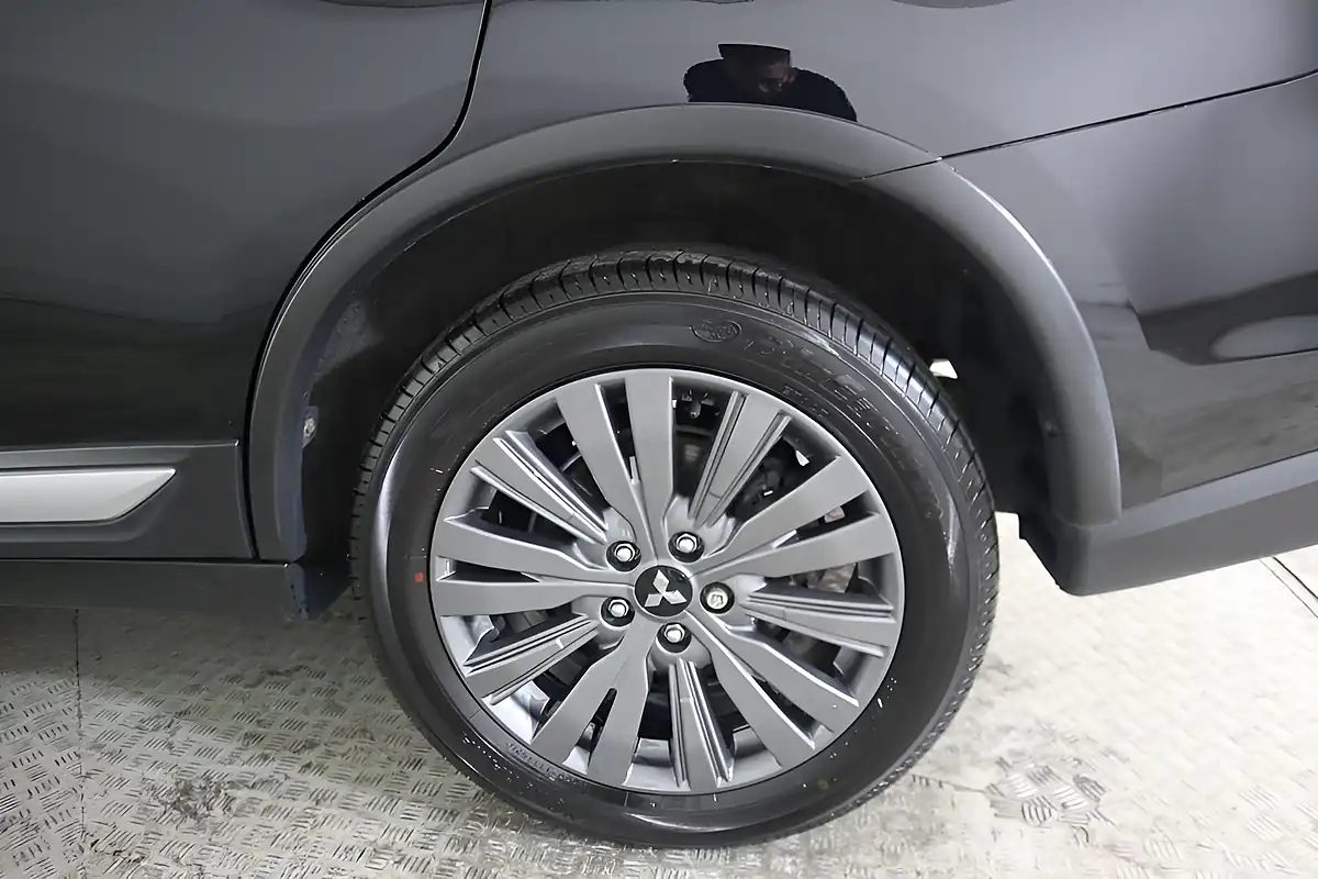 Used 2020 Mitsubishi Outlander Exceed Black - Interior and Exterior details 10
