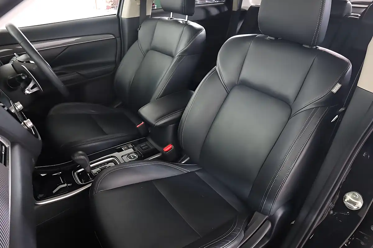 Used 2020 Mitsubishi Outlander Exceed Black - Interior and Exterior details 12