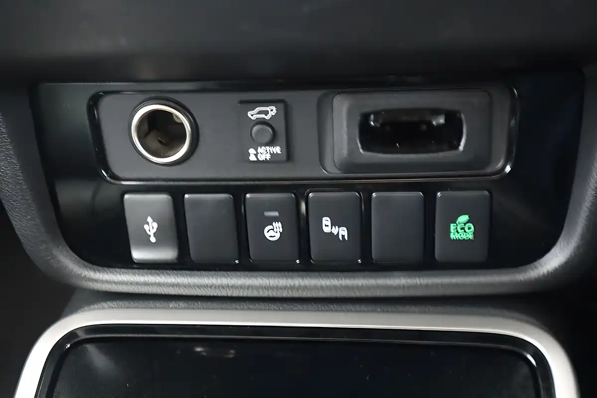 Used 2020 Mitsubishi Outlander Exceed Black - Interior and Exterior details 17