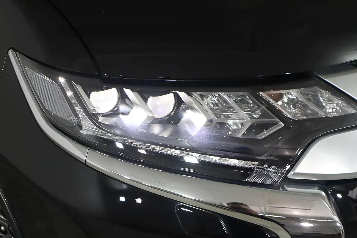 Used 2020 Mitsubishi Outlander Exceed Black - Interior and Exterior details 9