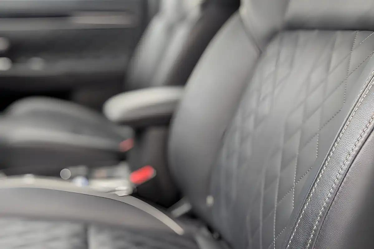 Used 2020 Mitsubishi Outlander Exceed Silver - Interior and Exterior details 13