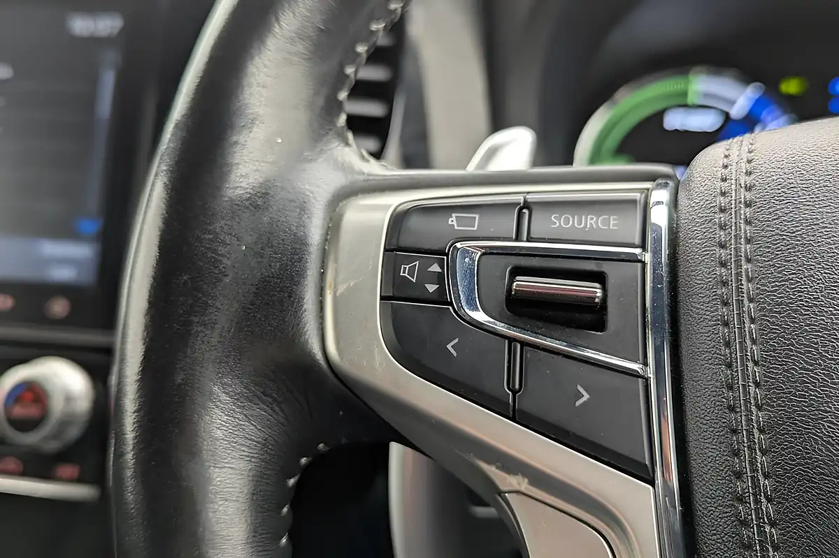 Used 2020 Mitsubishi Outlander Exceed Silver - Interior and Exterior details 14