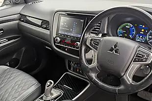 Used 2020 Mitsubishi Outlander Exceed Silver - Interior and Exterior details 16