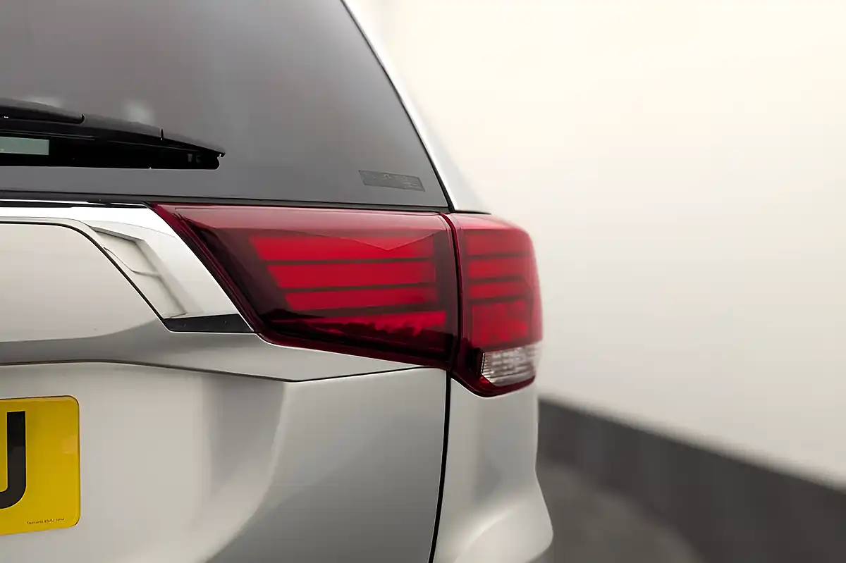 Used 2020 Mitsubishi Outlander Exceed Silver - Interior and Exterior details 19