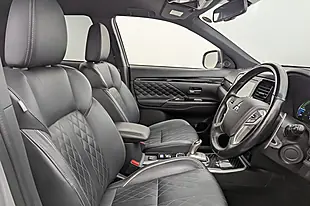 Used 2020 Mitsubishi Outlander Exceed Silver - Interior and Exterior details 3