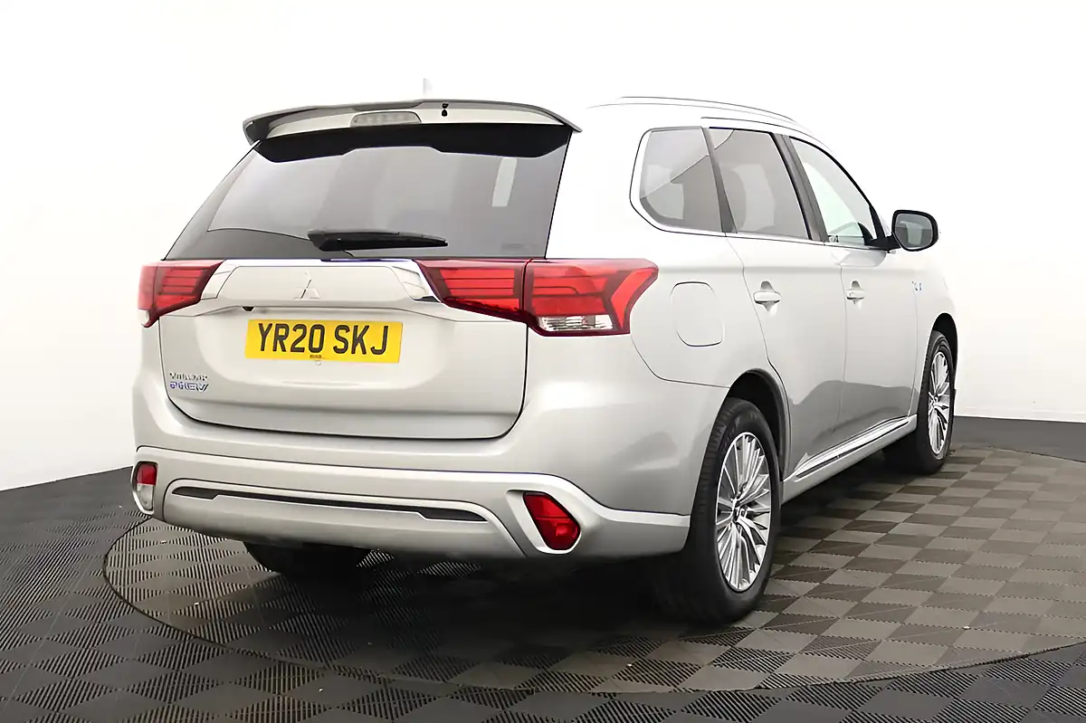 Used 2020 Mitsubishi Outlander Exceed Silver - Interior and Exterior details 4