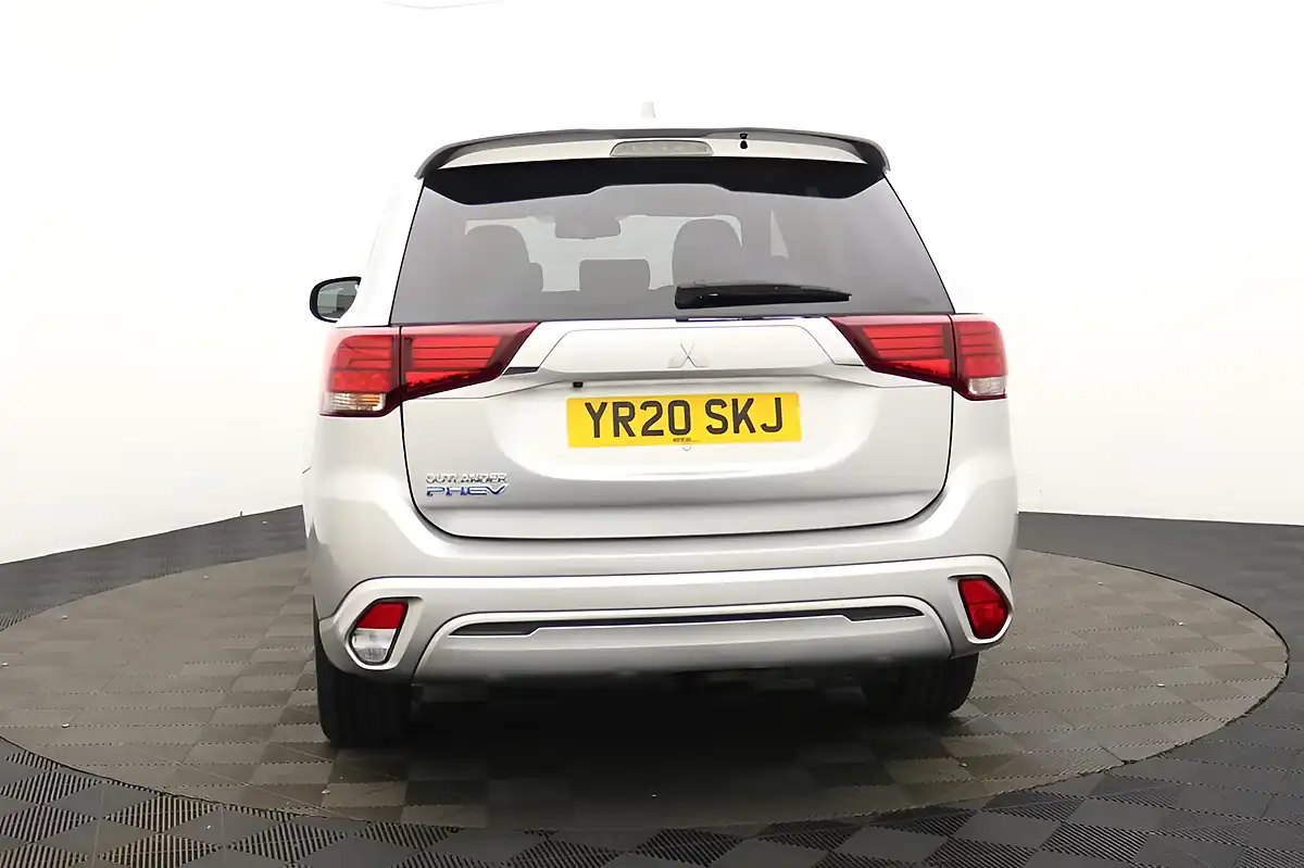 Used 2020 Mitsubishi Outlander Exceed Silver - Interior and Exterior details 5