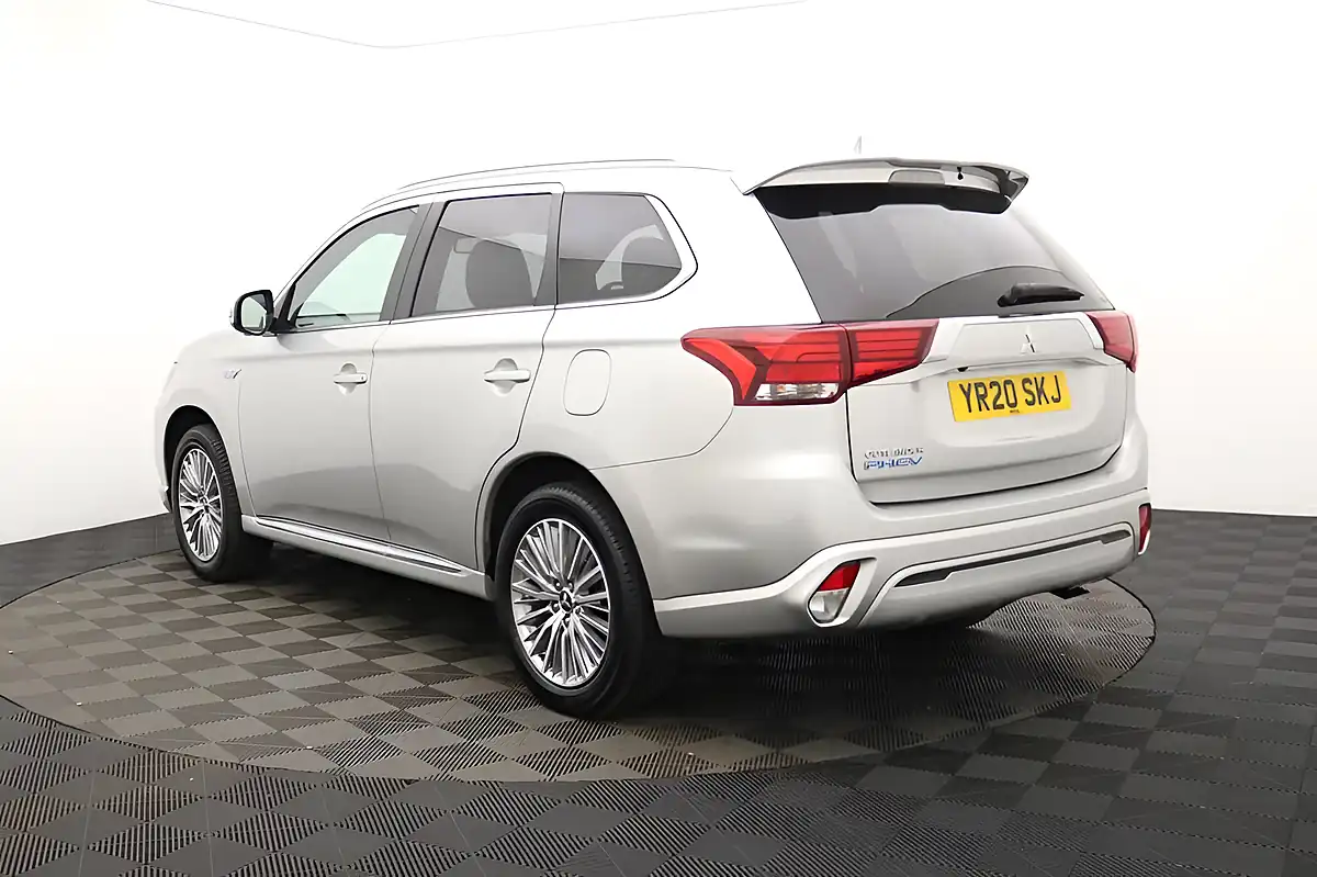 Used 2020 Mitsubishi Outlander Exceed Silver - Interior and Exterior details 6