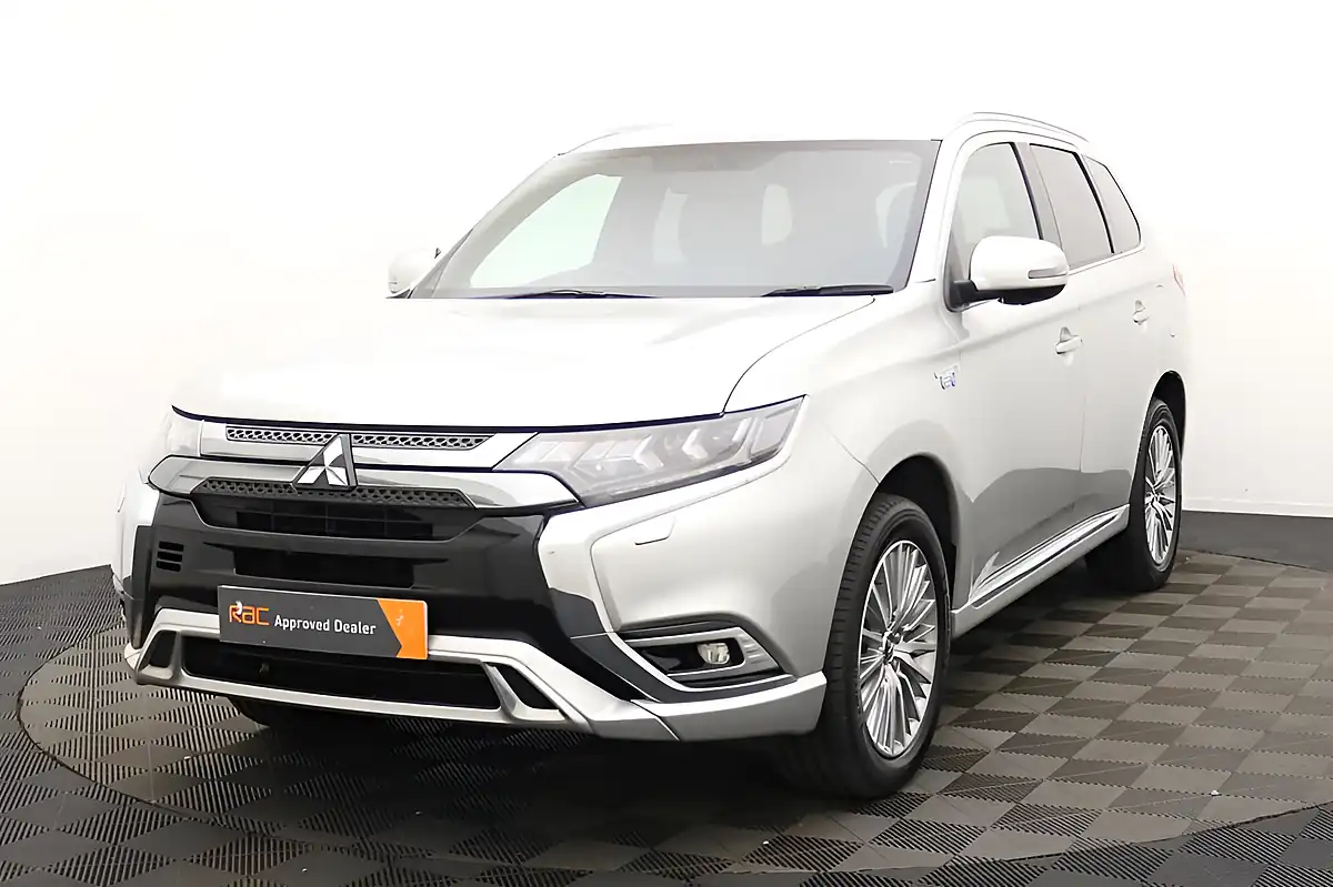 Used 2020 Mitsubishi Outlander Exceed Silver - Interior and Exterior details 7