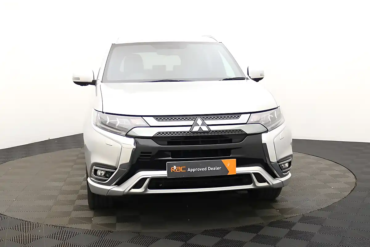 Used 2020 Mitsubishi Outlander Exceed Silver - Interior and Exterior details 8