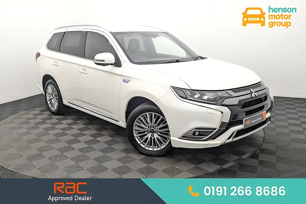 Used 2020 Mitsubishi Outlander White - Front View