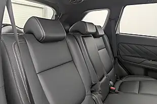 Used 2020 Mitsubishi Outlander White - Interior and Exterior details 16