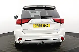Used 2020 Mitsubishi Outlander White - Interior and Exterior details 4