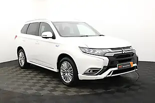 Used 2020 Mitsubishi Outlander White - Interior and Exterior details 9