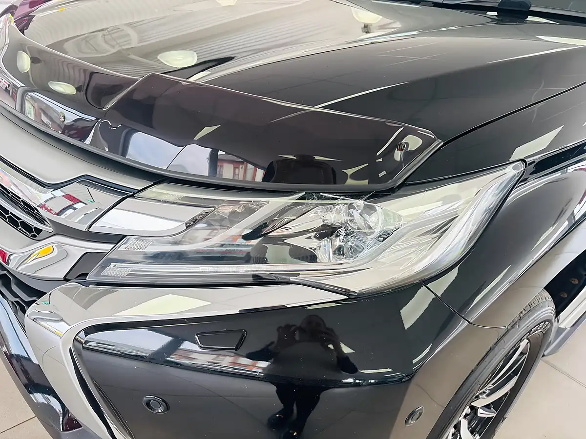 Used 2020 Mitsubishi Shogun Sport 4 Auto 4WD Euro 6 5dr Black - Interior and Exterior details 14