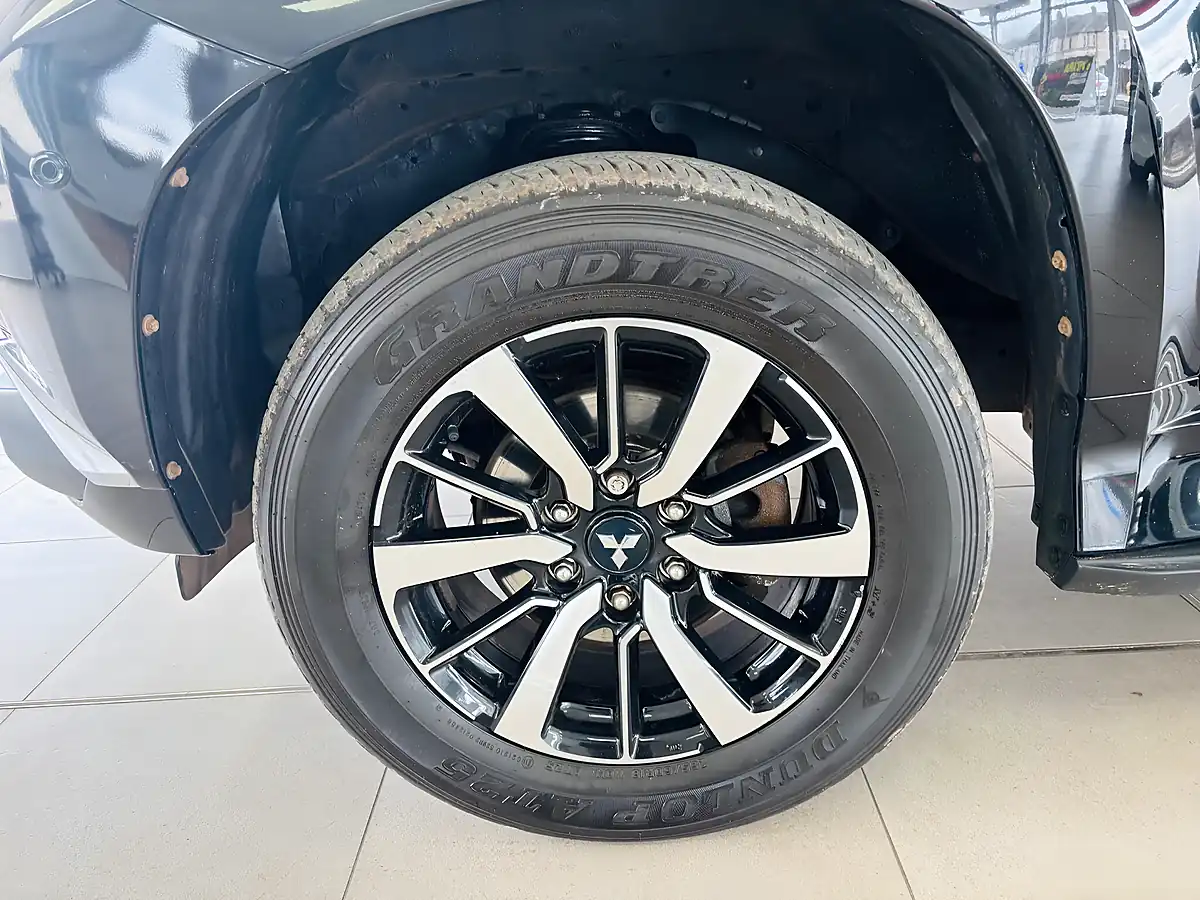 Used 2020 Mitsubishi Shogun Sport 4 Auto 4WD Euro 6 5dr Black - Interior and Exterior details 17