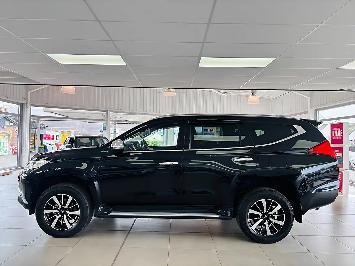 Used 2020 Mitsubishi Shogun Sport 4 Auto 4WD Euro 6 5dr Black - Interior and Exterior details 4