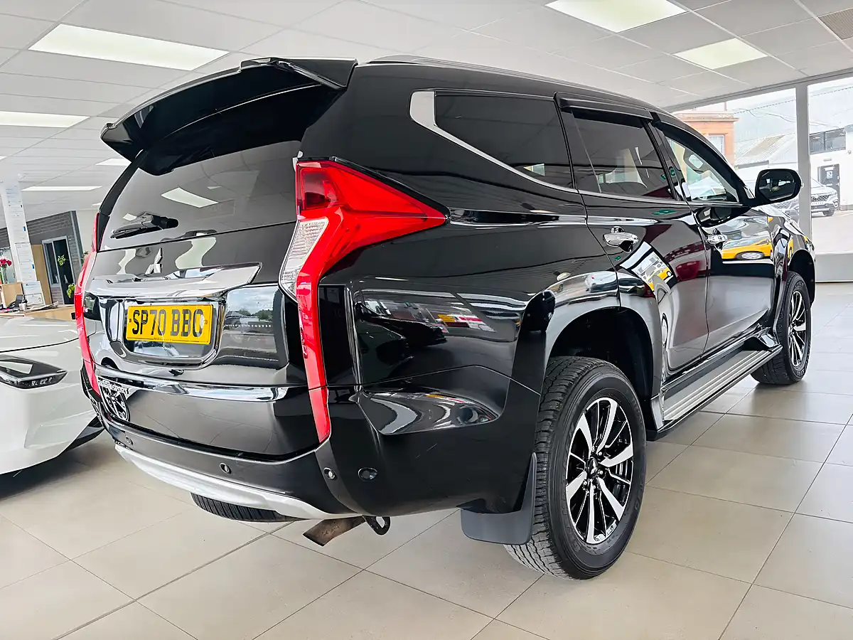 Used 2020 Mitsubishi Shogun Sport 4 Auto 4WD Euro 6 5dr Black - Interior and Exterior details 7