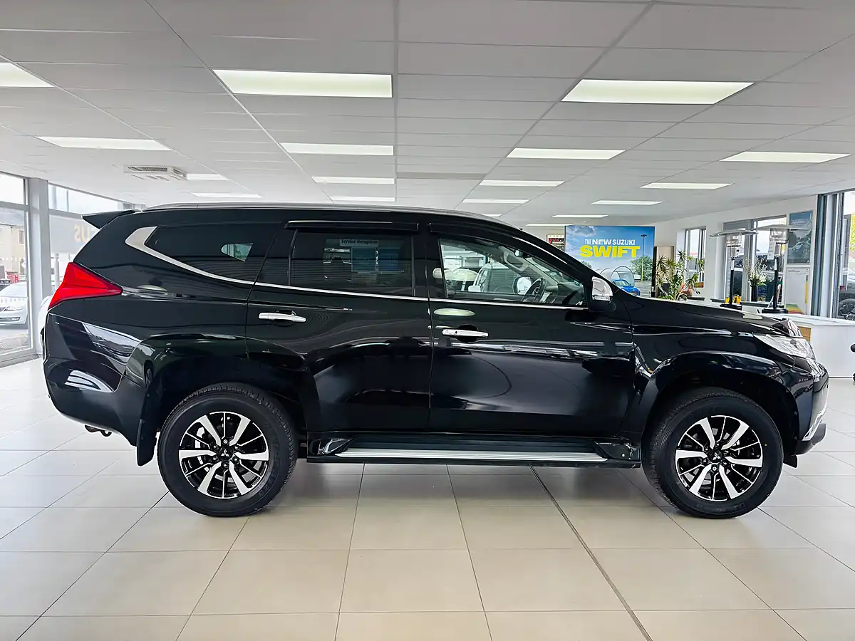 Used 2020 Mitsubishi Shogun Sport 4 Auto 4WD Euro 6 5dr Black - Interior and Exterior details 8