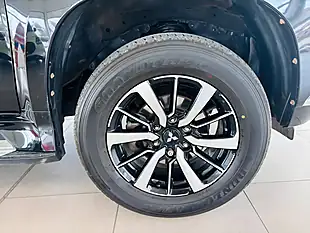 Used 2020 Mitsubishi Shogun Sport 4 Auto 4WD Euro 6 5dr Black - Interior and Exterior details 9