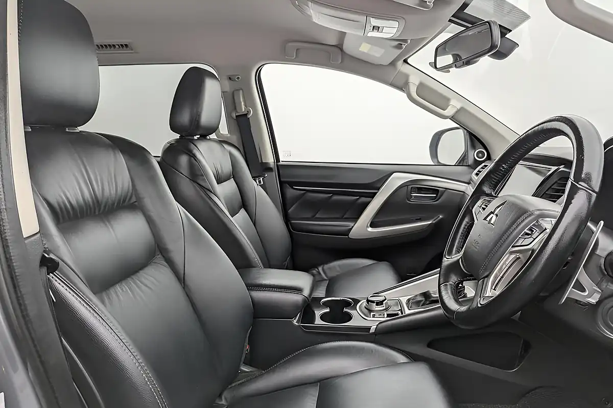Used 2020 Mitsubishi Shogun Sport Grey - Interior and Exterior details 10