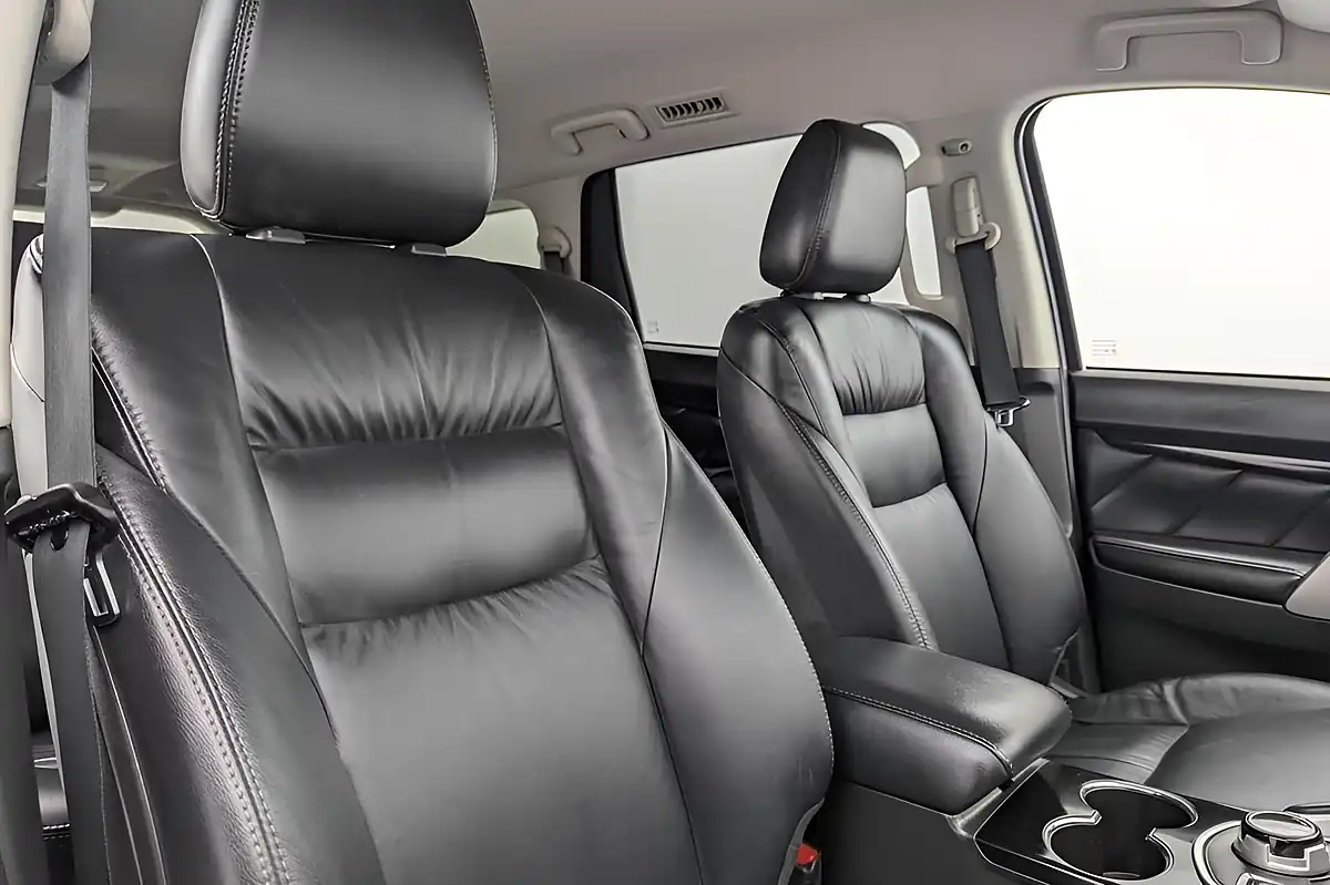 Used 2020 Mitsubishi Shogun Sport Grey - Interior and Exterior details 11