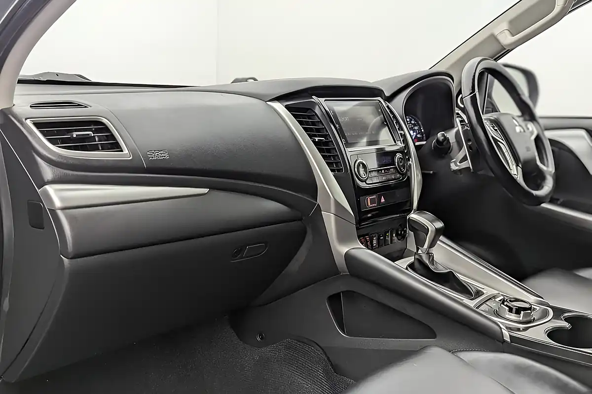 Used 2020 Mitsubishi Shogun Sport Grey - Interior and Exterior details 20