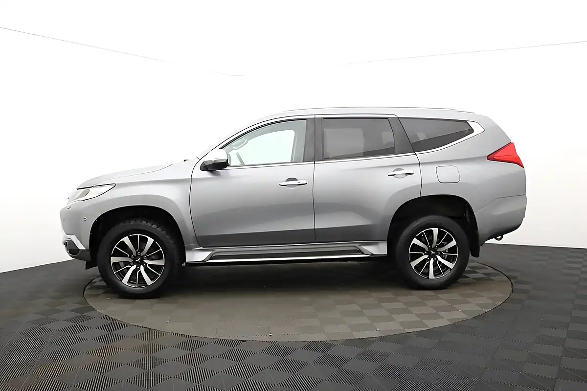 Used 2020 Mitsubishi Shogun Sport Grey - Interior and Exterior details 4