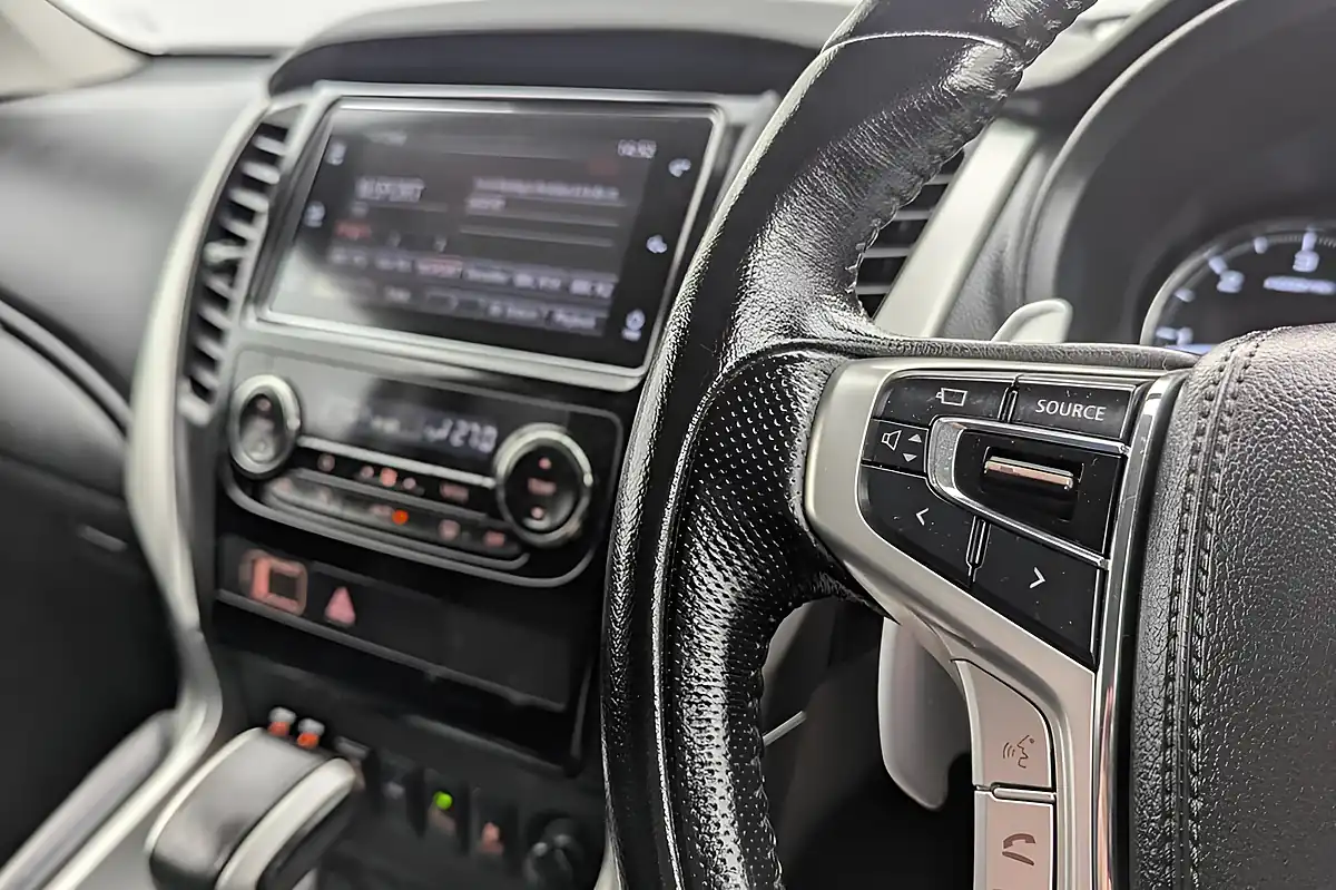 Used 2020 Mitsubishi Shogun Sport Grey - Interior and Exterior details 9