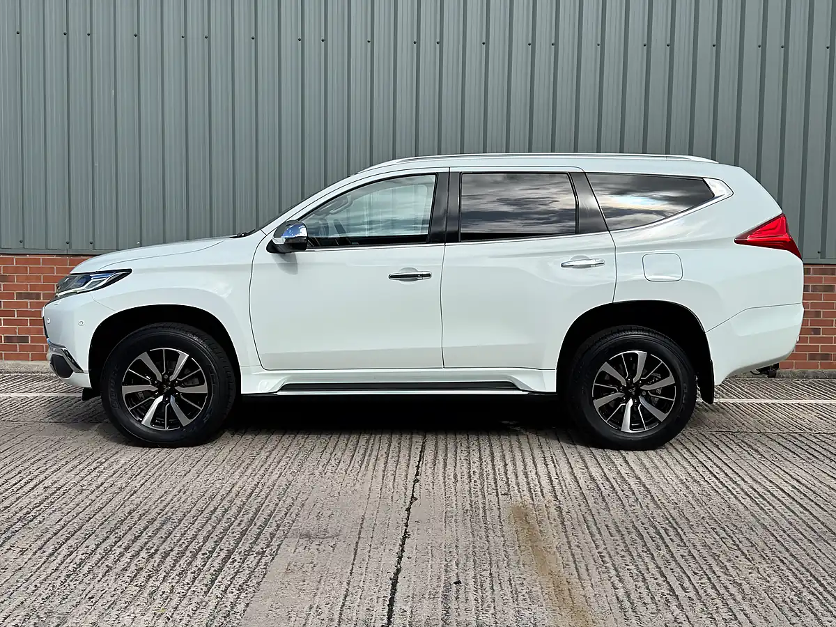 Used 2020 Mitsubishi Shogun Sport White - Interior and Exterior details 10