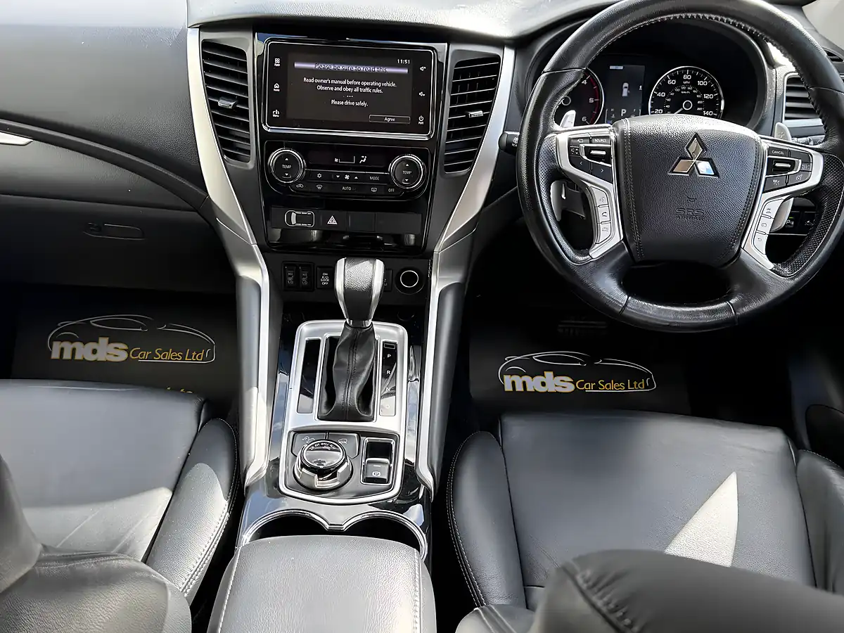 Used 2020 Mitsubishi Shogun Sport White - Interior and Exterior details 13