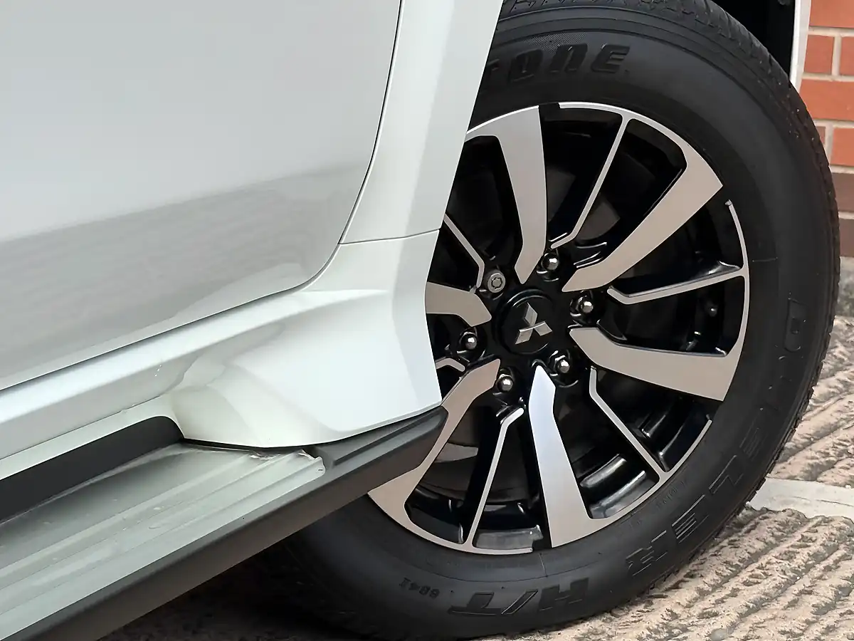Used 2020 Mitsubishi Shogun Sport White - Interior and Exterior details 16