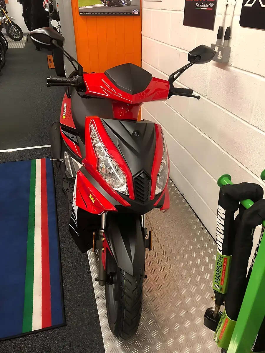 Used 2020 Motorini Sxi Solid Red - Interior and Exterior details 3