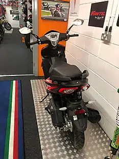 Used 2020 Motorini Sxi Solid Red - Interior and Exterior details 4