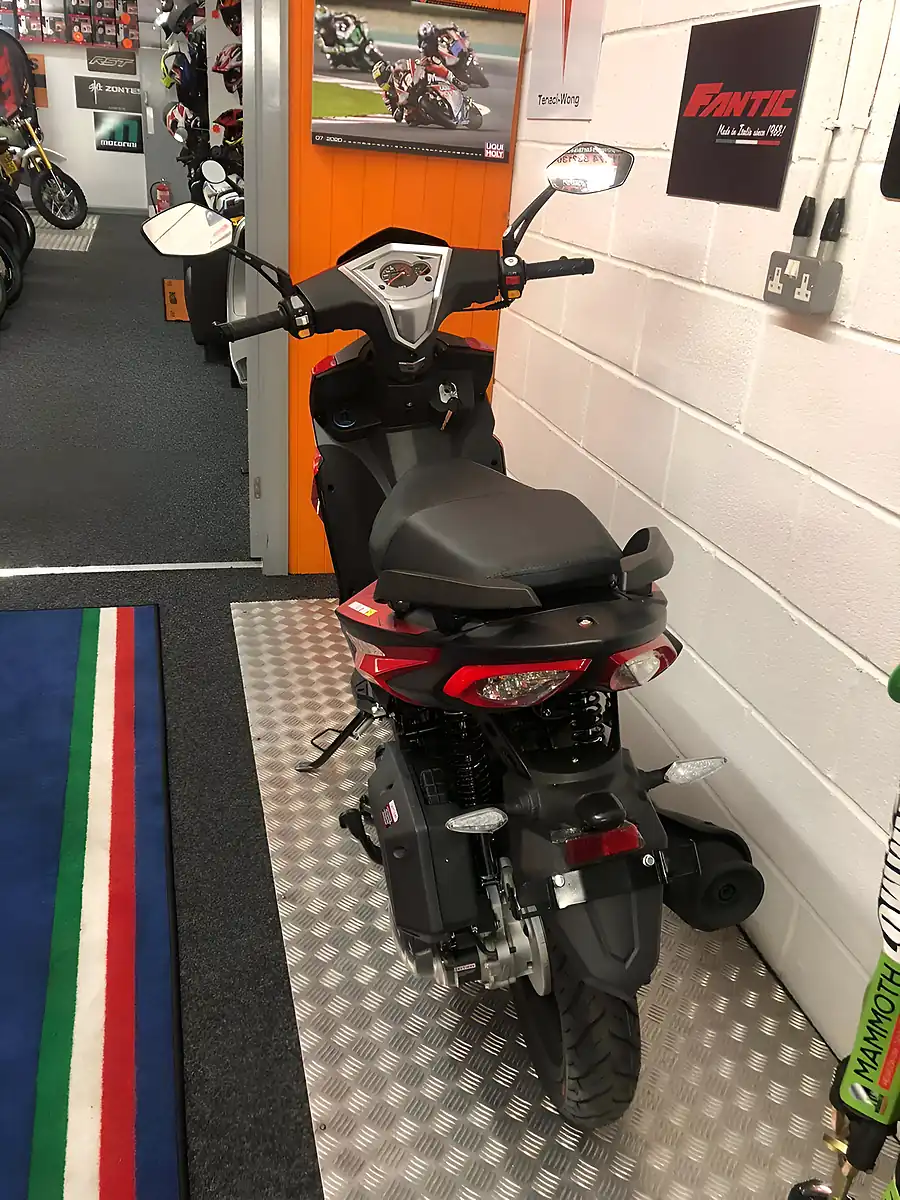 Used 2020 Motorini Sxi Solid Red - Interior and Exterior details 4