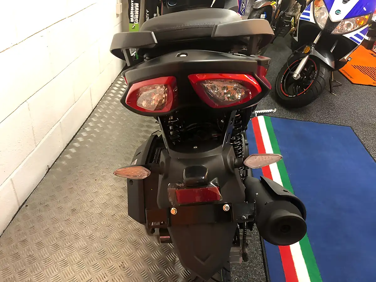Used 2020 Motorini Sxi Solid Red - Interior and Exterior details 5