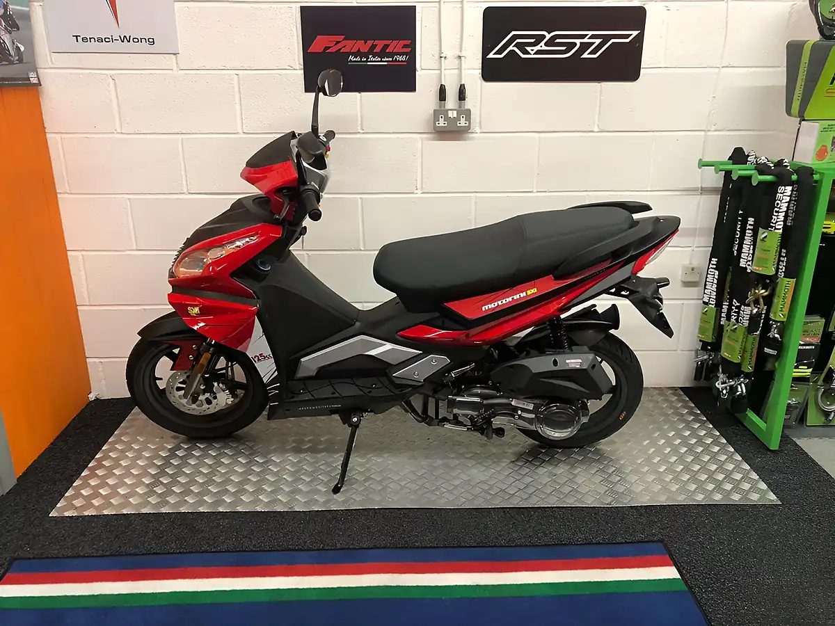Used 2020 Motorini Sxi Solid Red - Interior and Exterior details 6